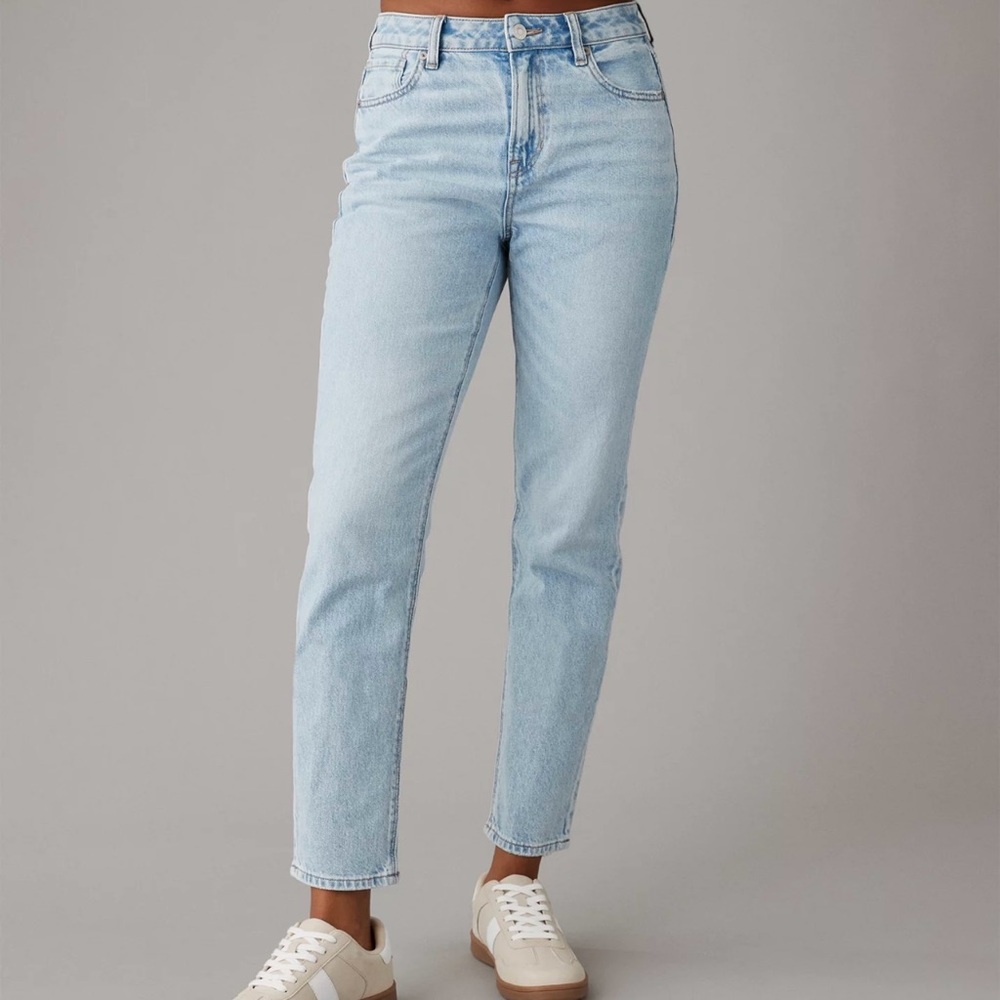 NWOT AE Strigid Mom Jeans